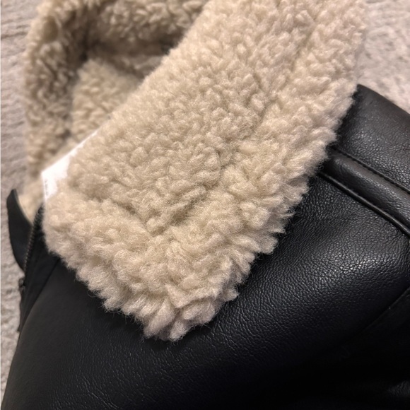 Banana Republic Women’s Faux Shearling Vegan Leather Bomber Jacket NWT Size XS - Picture 8 of 8